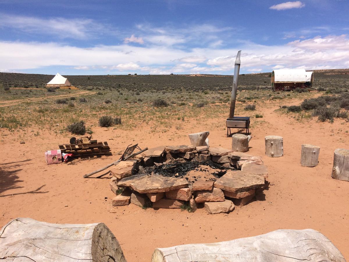 Shash Dine' Ecoretreat Page Exterior photo