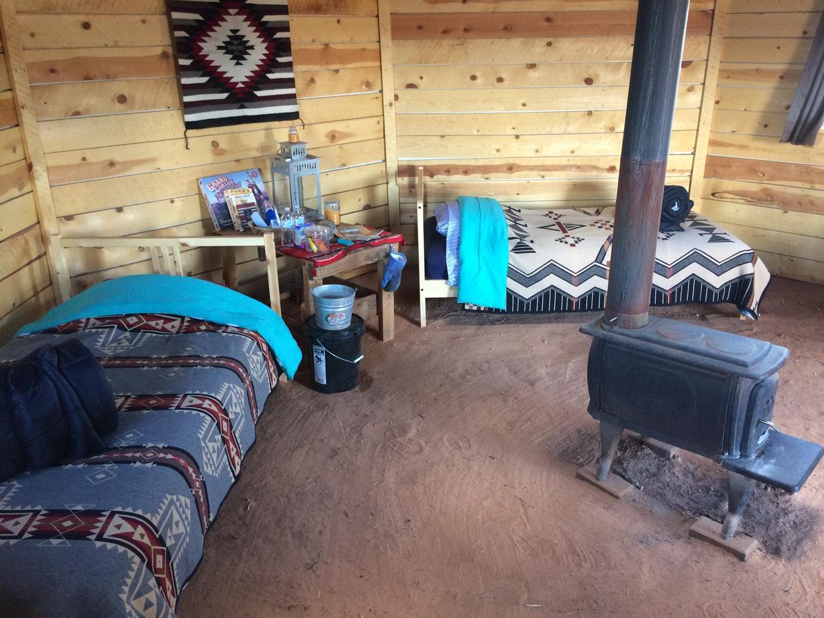 Shash Dine' Ecoretreat Page Exterior photo